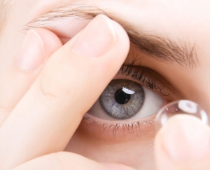 ایا مصرف لنز چشم خطرناک است؟