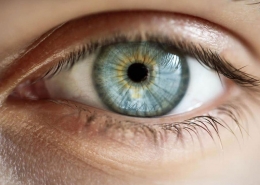 لنز چشم زنانه و رنگ پوست